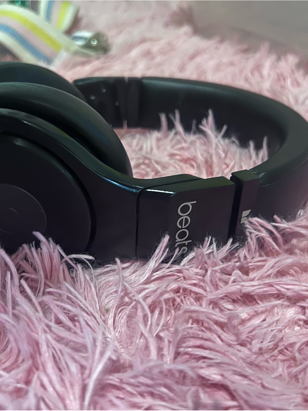 Beats by Dre Black Over-Ear Headphone LISTEN IN STYLE